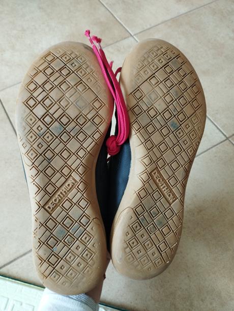 Halovky, topánky na telesnú výchovu, decathlon,38