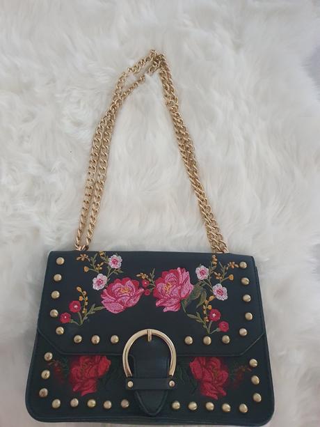 Krásna vyšívaná kabelka zn. stradivarius, stradivarius