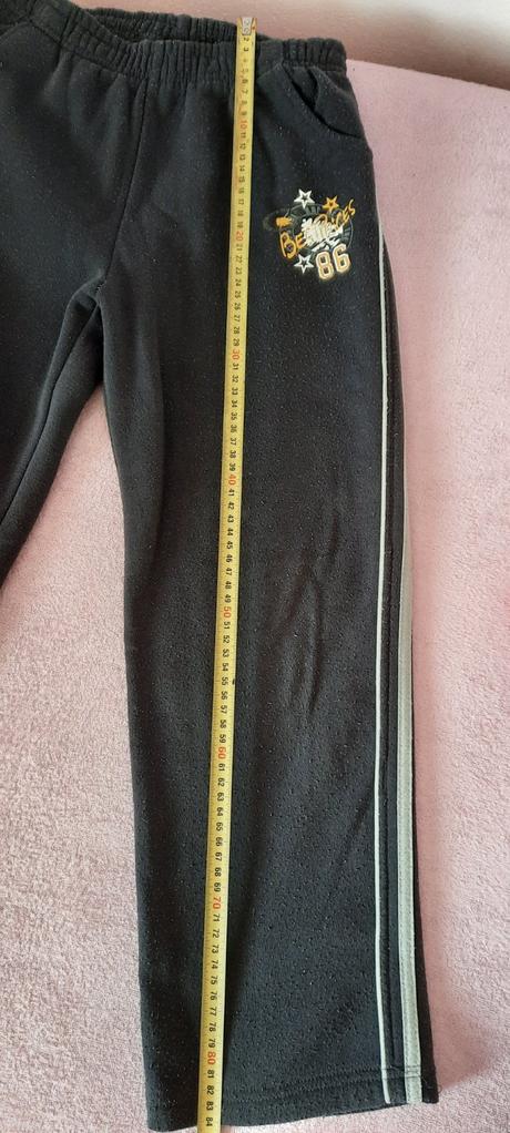 Hrubšie tepláky, 134