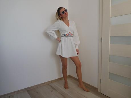 Šaty biele krátke dámske ozdobný pás-s, s