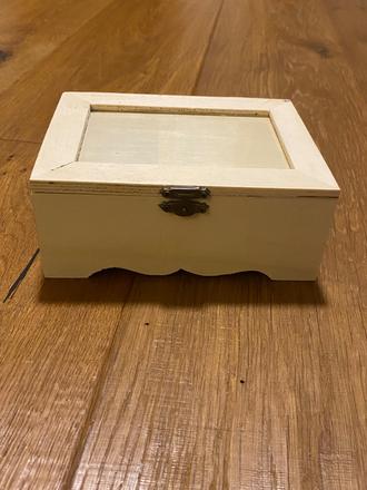 Drevená romantická krabička,