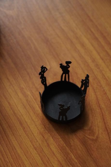 Svietniky v stojane s africkou tématikou, 