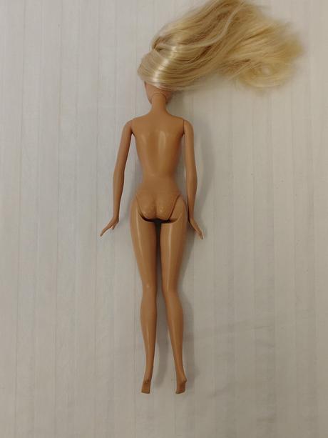 Zb. bábika barbie fashionistas glam mattel 2012,