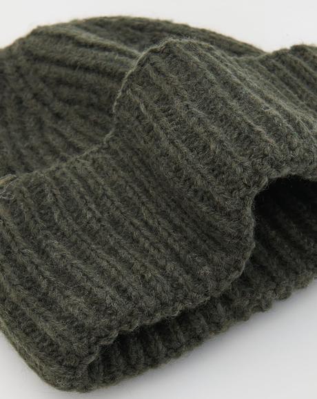 Čiapka s obsahom vlny, reserved