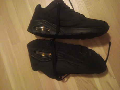 Sketchers, skechers,37