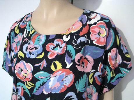 Čierno-farebná kvietkovaná blúzka, xl