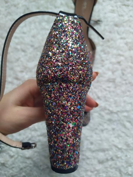 Trblietavé topánky, 39