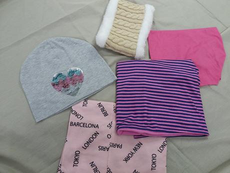 Set dievčenské nakrcniky a čapica, 