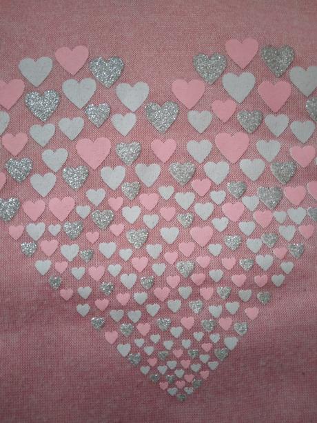 Mikina so srdiečkom, 116