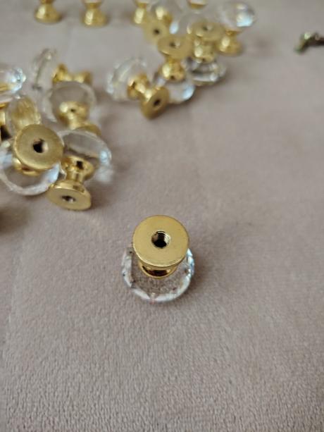 Nové elegantné úchytky na nábytok set 19 ks, 