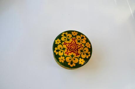 Miska s vrchnákom s poštou, 