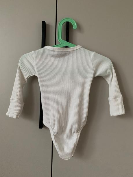 Biele rebrované body reserved, reserved,68