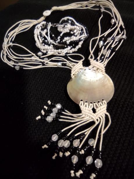 Náhrdelník a náramok, 