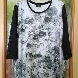 Tričko s krajkovými rukávmi, 52