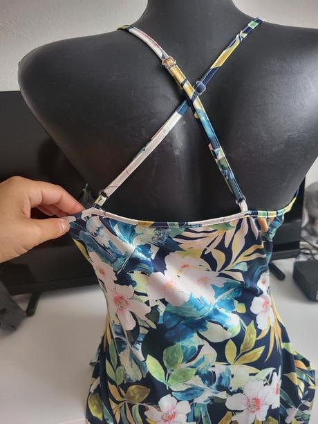 Krásne chladivé šaty, 