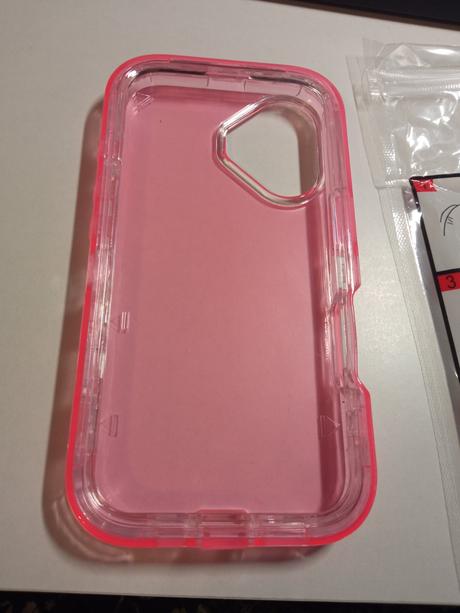 Predám zadný kryt na iphone 16, apple