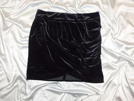 Kvalitná zamatová sukňa, 42