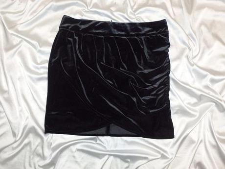 Kvalitná zamatová sukňa, 42