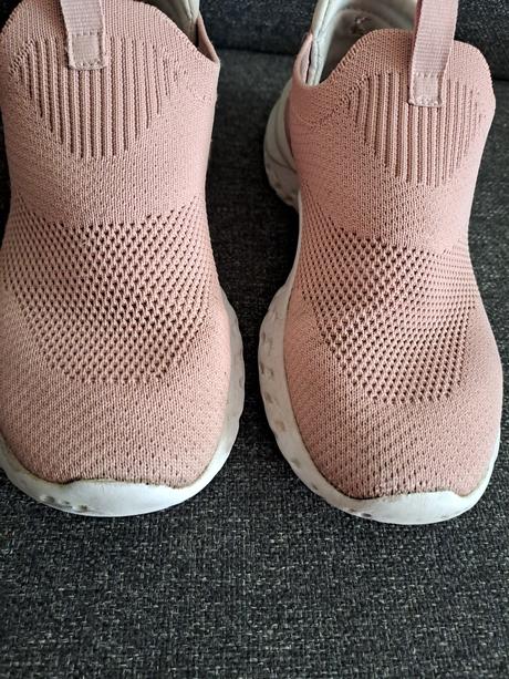 Nasuchovacie tenisky, 33