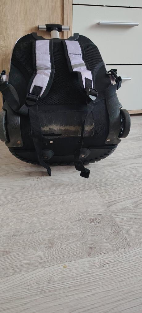 Školská taška na kolieskach,