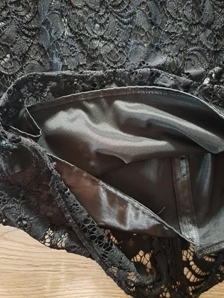 Cierne cipkovane midi saty, 46