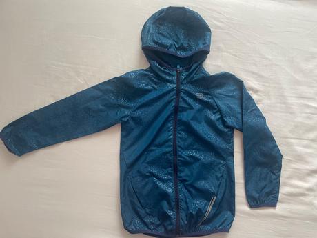 Vetruodolná bunda, decathlon,128
