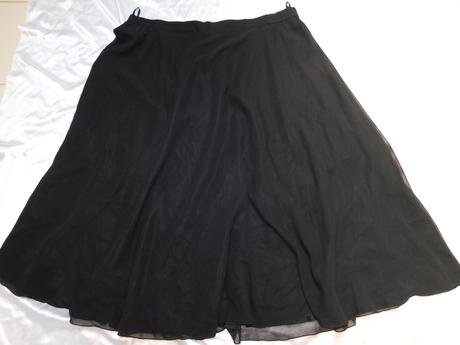 Velmi pekna kvalitna sukna, 52