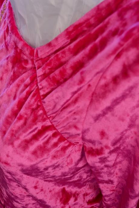 Elastické sexi body zamatové najtrendy s/l, m