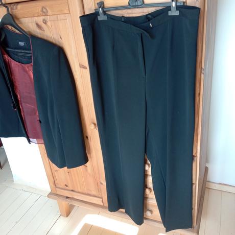 Trojdielny kostým, 52