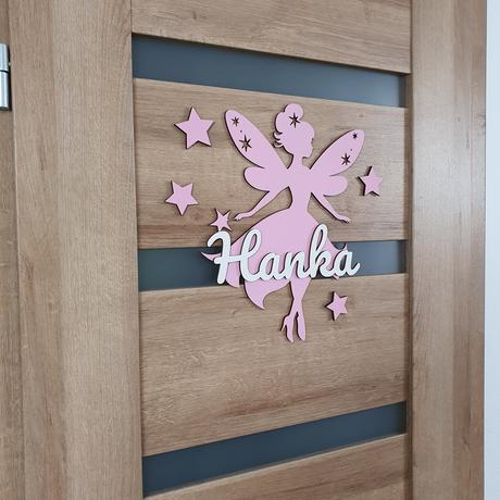 Drevená dekorácia víla s menom,