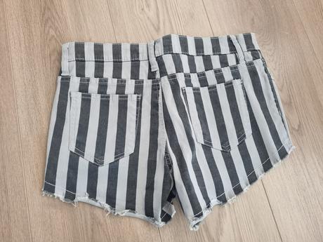 Pásikavé šortky, bonprix,36
