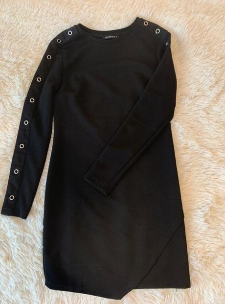 Čierne priliehavé šaty so zaujímavými rukávmi, terranova,s