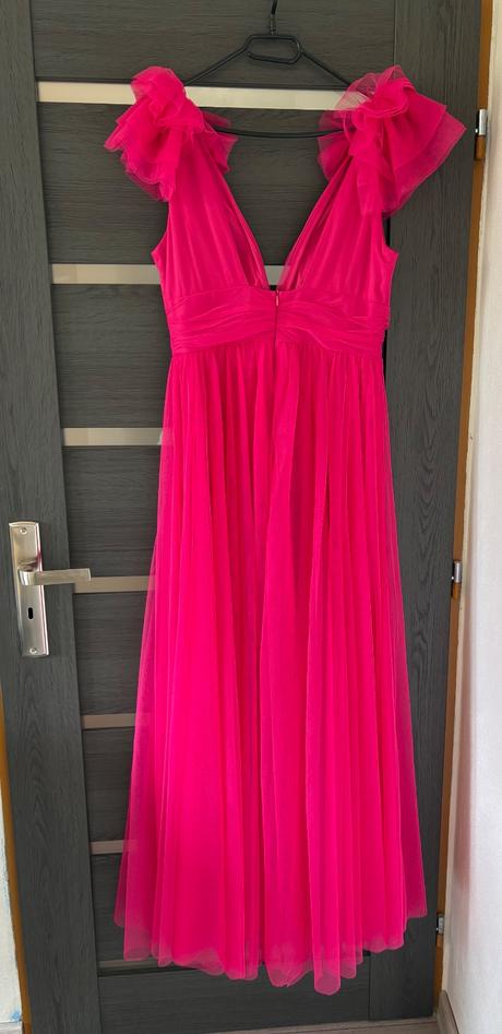 Fuchsiové šaty, l