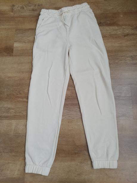 Tepláky maslovej farby, s