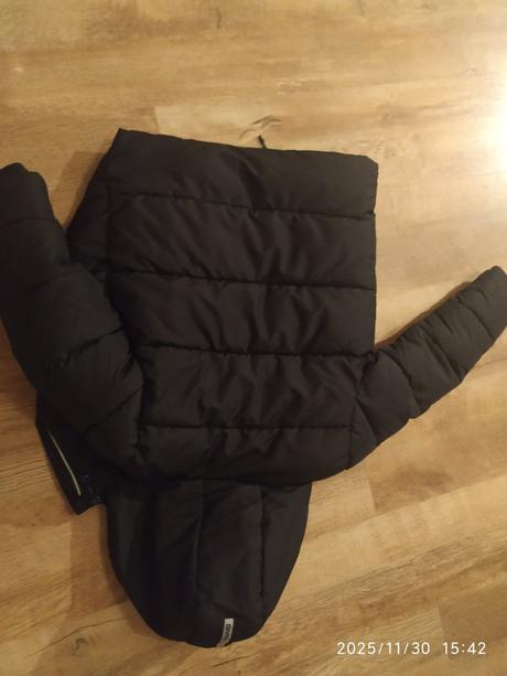 Chlapčenska vetrovka, 134