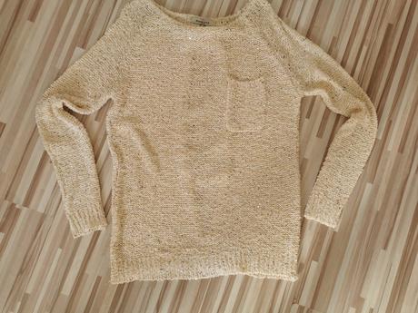 Krémový sveter so zlatými trblietkami a krajkou vz, 40