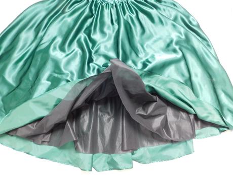 Luxusne velmi pekne šaty, 52