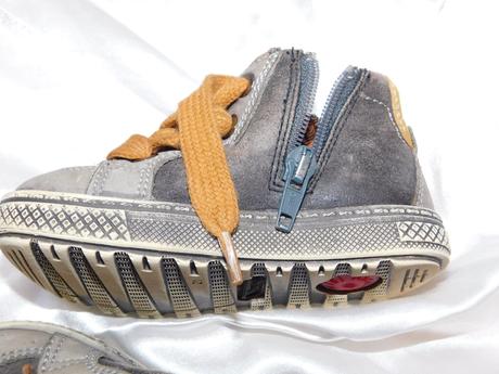 Kvalitne kožene topanky,na boku zips, bama,21