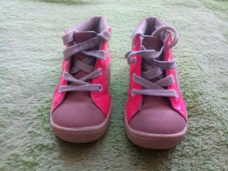 Velmi pohodlné makkucke topanocky, 22