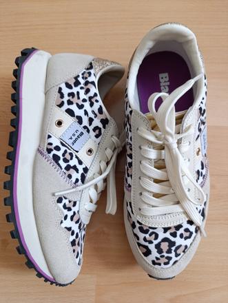 Americké tenisky, 37