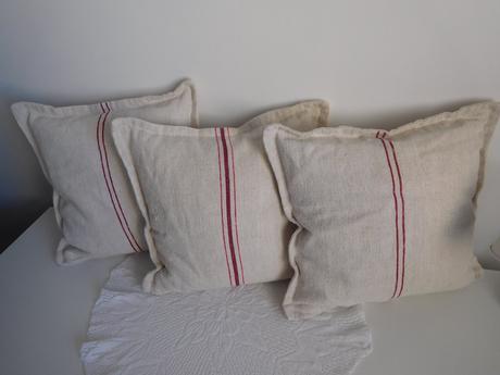 Vankúše menšie , vačšie, podlhovasté,, 