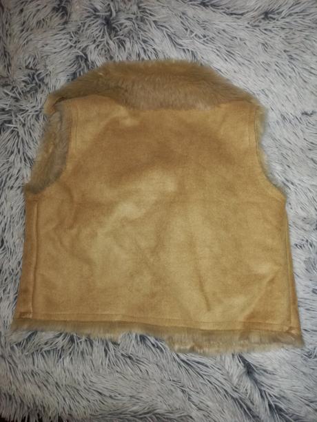 Vesta s kožušinou, 92