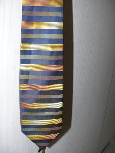 Pánska kravata tmavo-modrá so zlatou, 