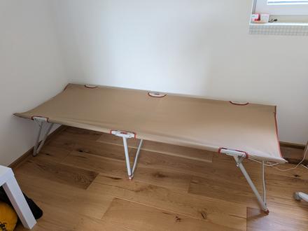 Kempingova posteľ,