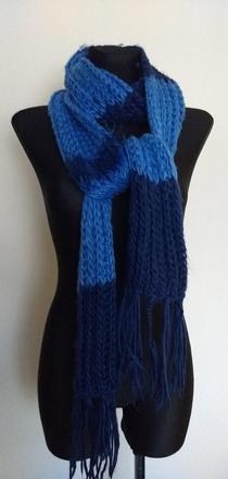 Dlhý štrikovaný šál,