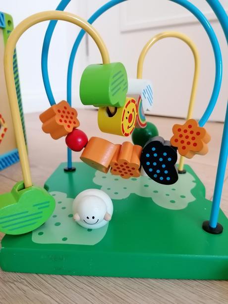 Drevená didaktická kocka s labyrintom a aktivitami, 