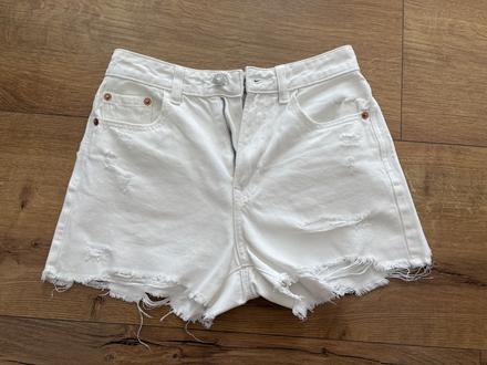 Biele rifľové kraťasy, stradivarius,s