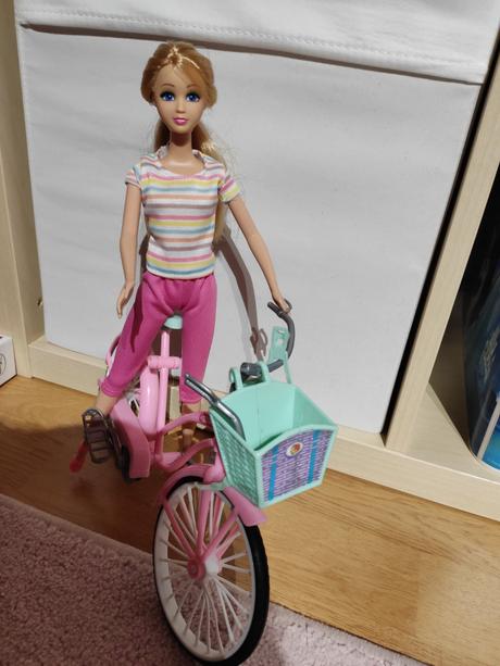 Bábika na bicykli, 