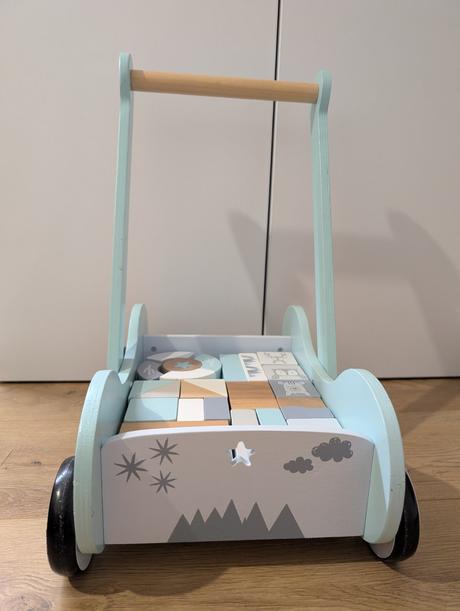 Dreveny vozik s kockami, 