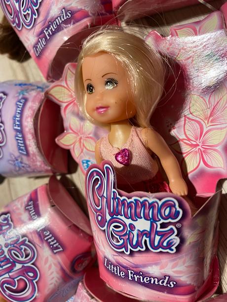 Krásna bábika glimma girlz little friends cena/kus,